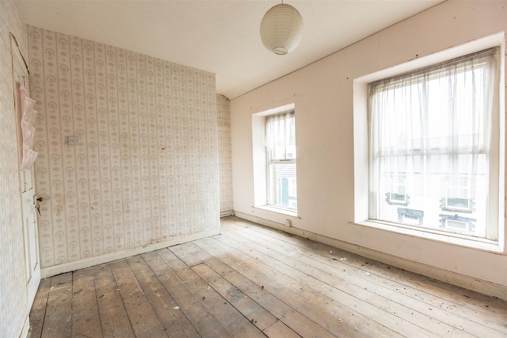 Vicarage Road, Morriston, Swansea, SA6 6DH